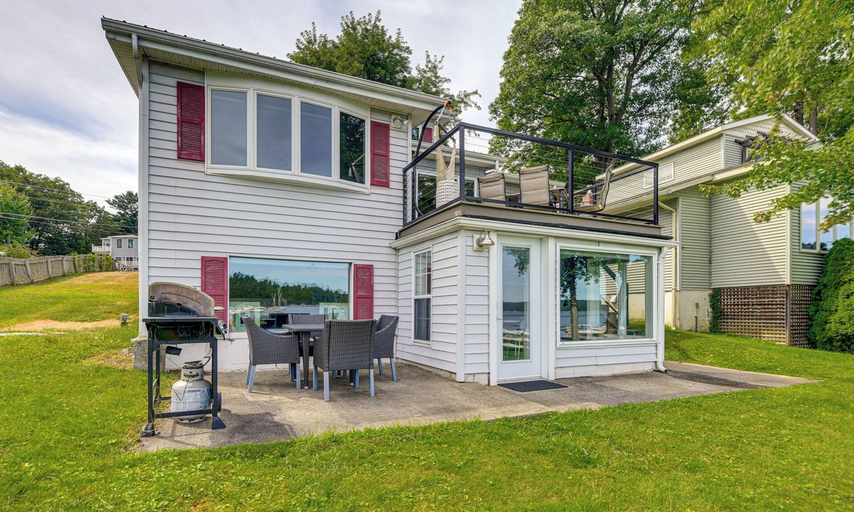 Malletts Bay Cottage | Swim, Boat & Explore! Lake Champlain Retreat!