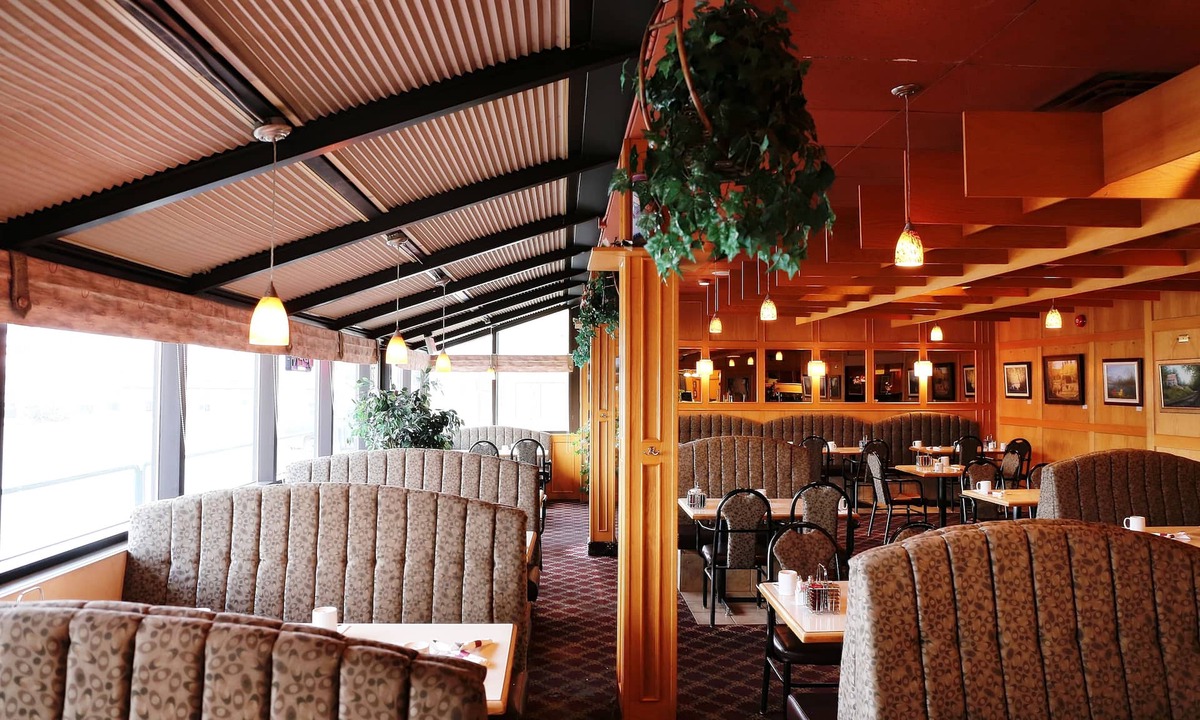 Rocky Mountain House Hotel | Tamarack Motor Inn