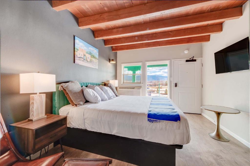 Taos Hotel | Taos Motor Lodge
