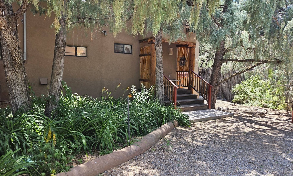 Taos Apartment | The 5 Star Casita is a Beautiful Secluded Property in Taos NM