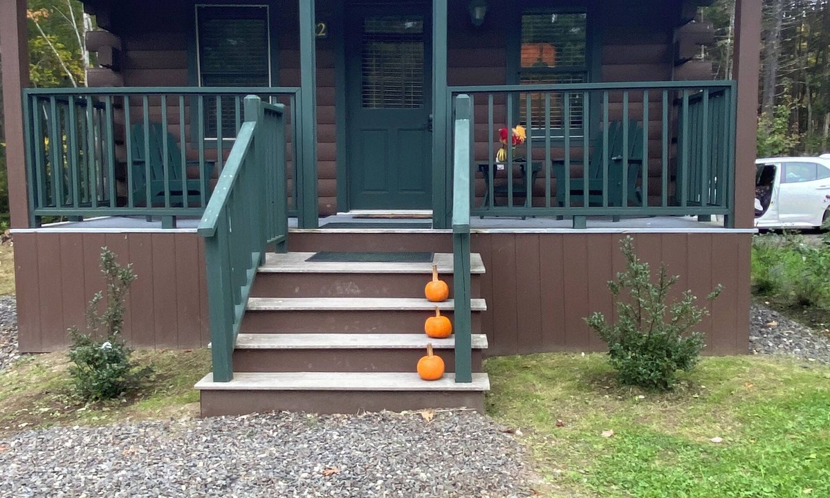 Cushing Cabin | THE BEAR'S DEN Cute and cozy studio Maine cabin