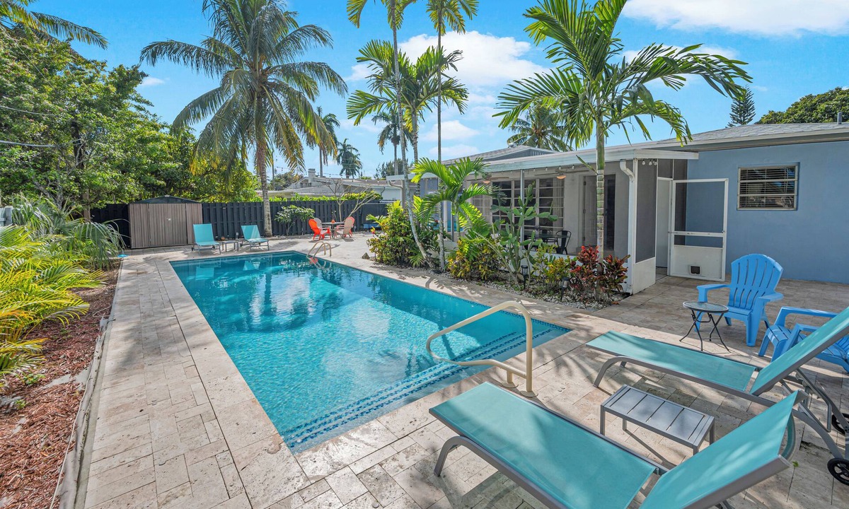 North Miami House | The Blue Heaven -Private Pool Hideaway Miami - Sleeps 11
