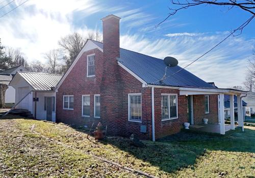 Almont House | The Copper Cottage on Main