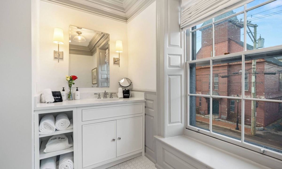 Portsmouth House | The Davenport Inn