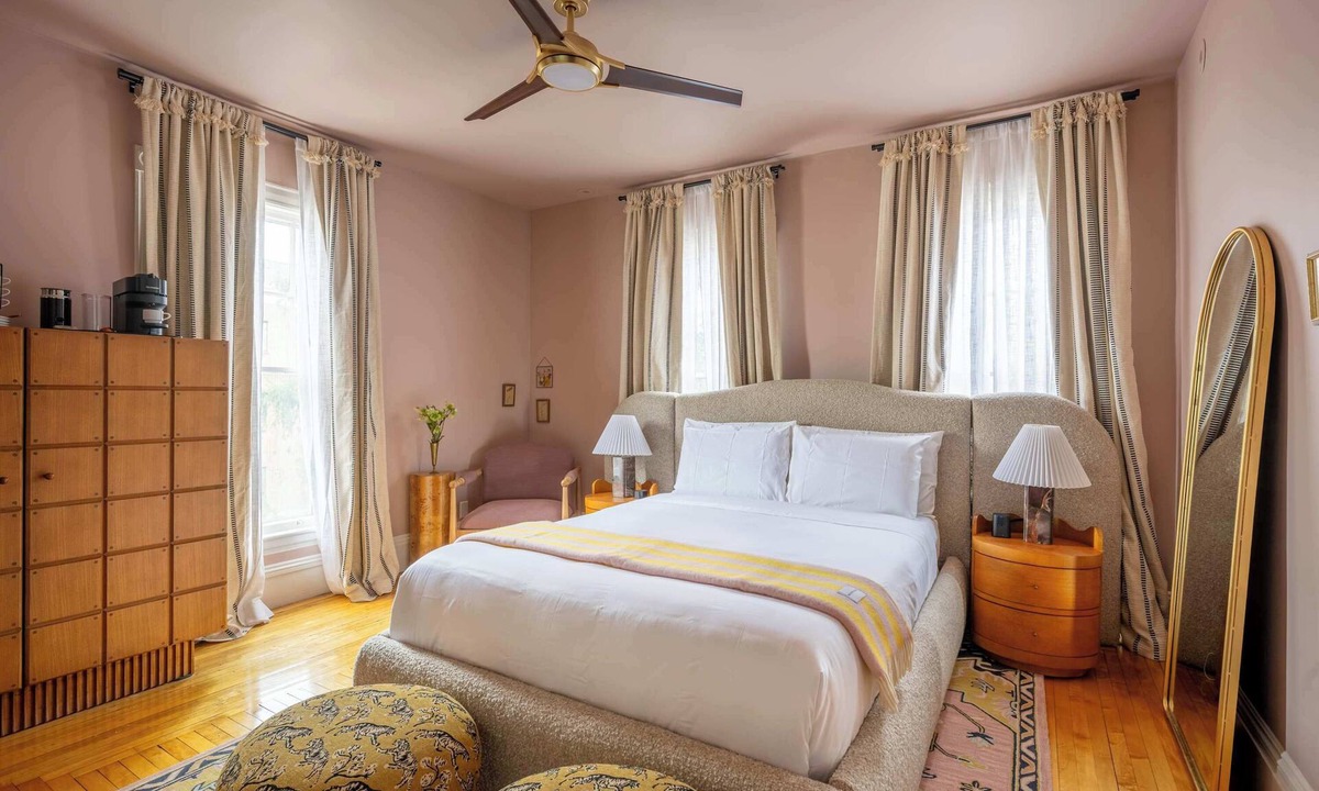 Corey Square Bed & Breakfast | The Dawn Room - Ash Street Inn