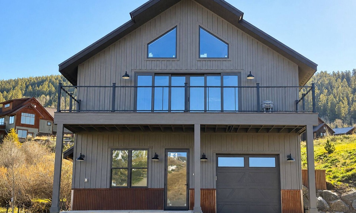 Crested Butte South House | The Deck House: New Build Vaulted Ceilings Huge + Breathtaking Mtn Views