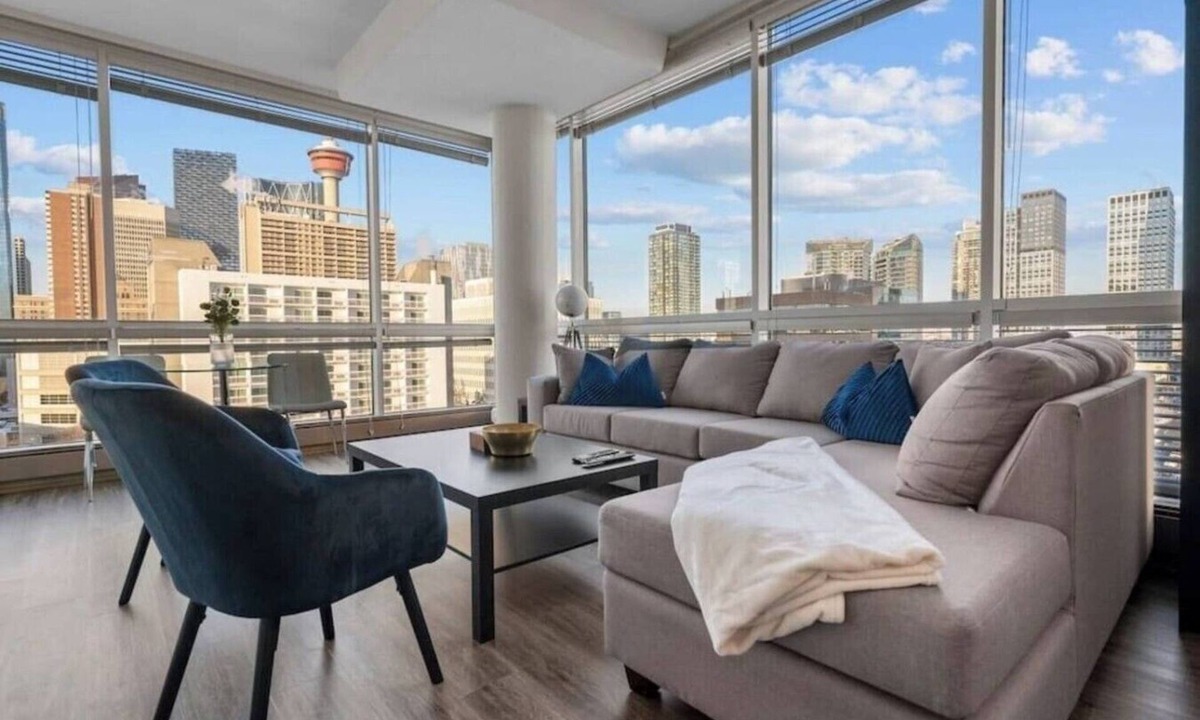 Beltline Apartment | "The Fossil" King Bed |UG Park | Min to Saddledome