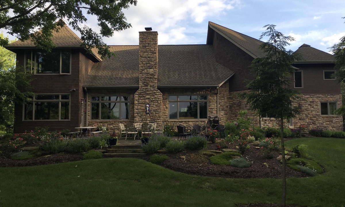 Geneva House | "The GrandView" Wineries, Lake & Spire
