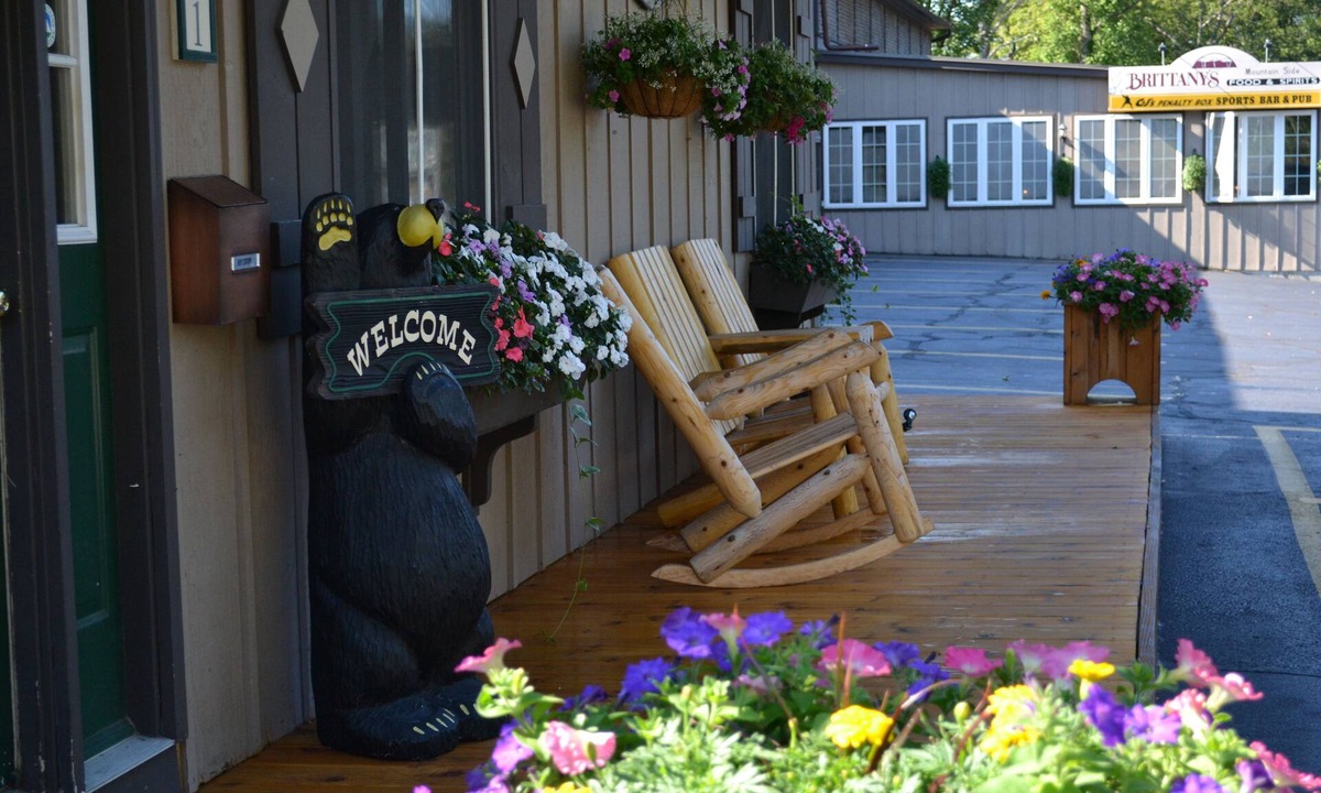 Lincoln Hotel | The Kancamagus Lodge