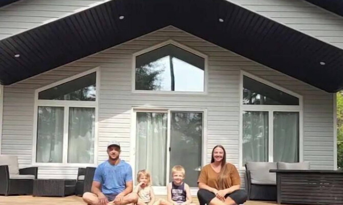 Foam Lake Cottage | The Lakehouse at Fishing Lake | Sauna + Huge Deck + Firepit