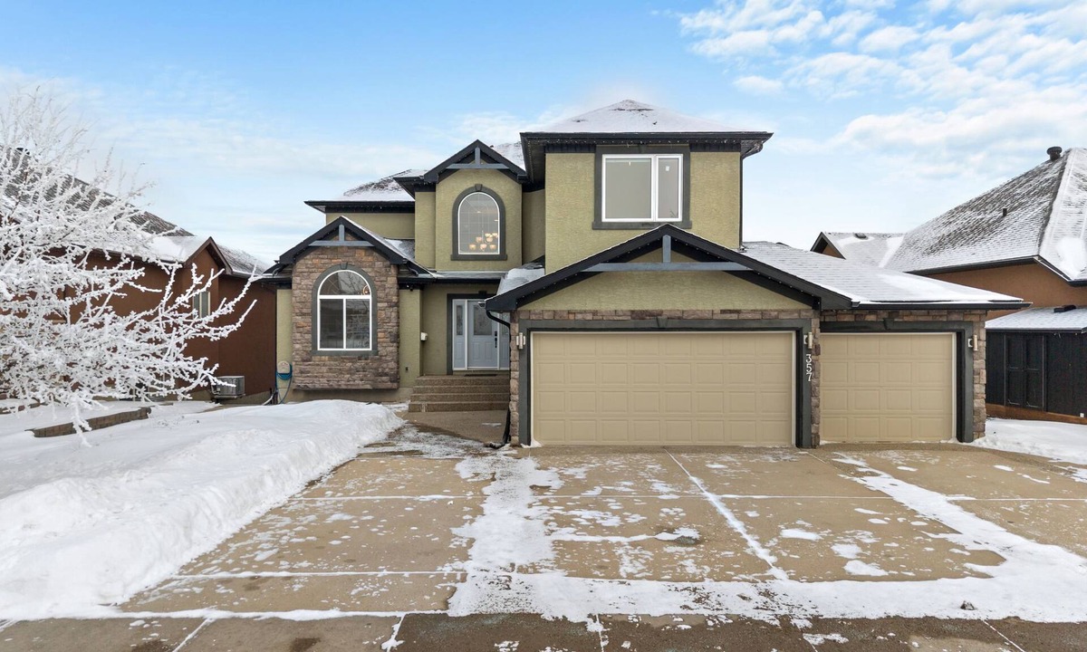 Chestermere House | The lakeside family friendly home in Chestermere, AB, Canada