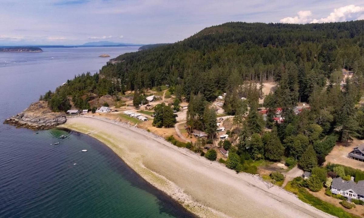 Sliammon Cottage | The Little Beach Side CabinA16