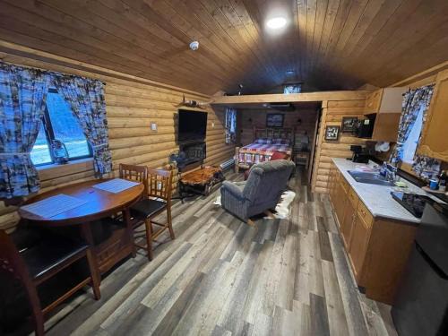 Division No. 11 House | The Longhorn cabin - Bear Creek Cabins