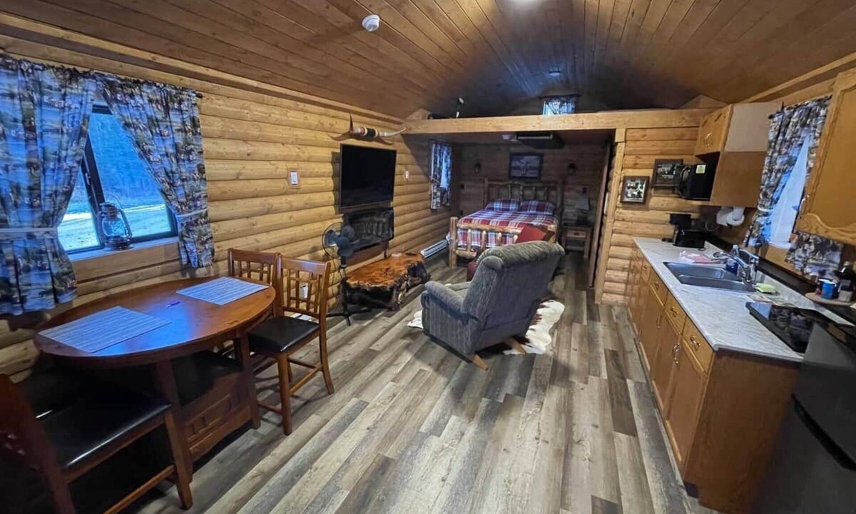 Division No. 11 Cabin | The Longhorn cabin - Bear Creek Cabins