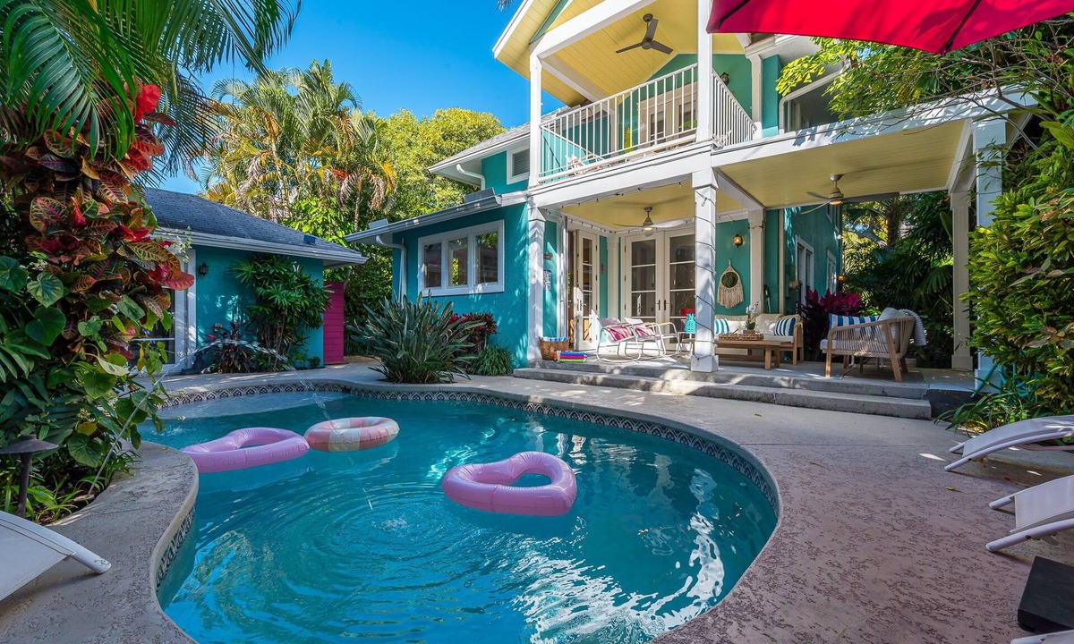 West Palm Beach House | The LUXE Colony House on Croton - Palm Beach