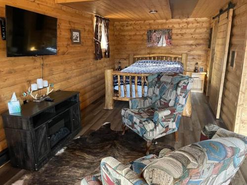 Division No. 11 House | The Lynx cabin - Bear Creek Cabins