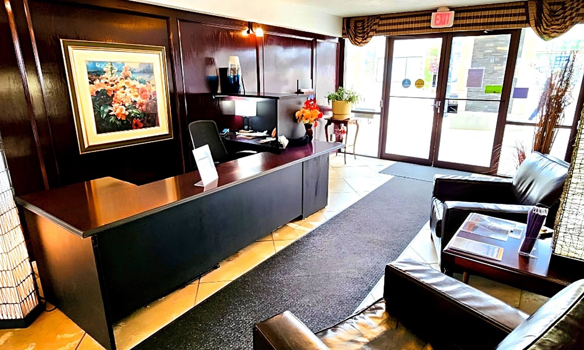 Medicine Hat Hotel | The Medicine Hat Villa