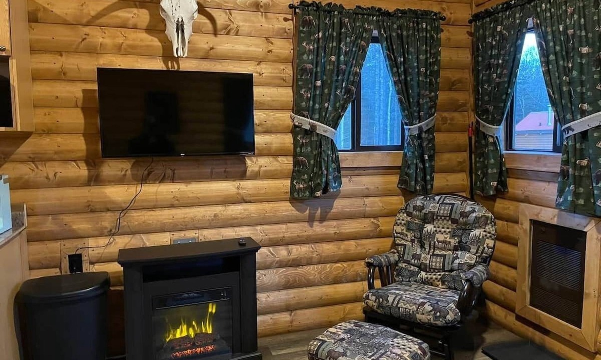 Division No. 11 House | The Moose cabin - Bear Creek Cabins