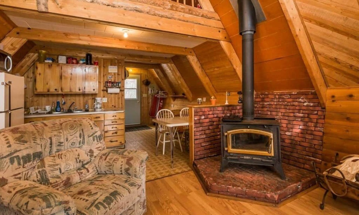 Division No. 11 House | The Papa Bear Cabin - Bear Creek Cabins