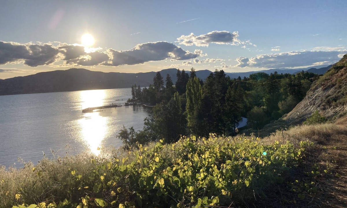 Okanagan-Similkameen Bed & Breakfast | 'The Patio' King Suite at GaLaView B&B: Sunsets; Beaches & Wineries
