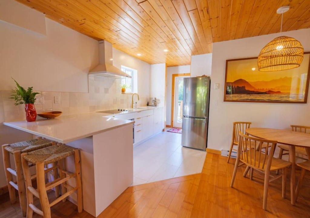 Ucluelet House | The Perch Modern 2 Bed Cabin with Patio and Hot Tub