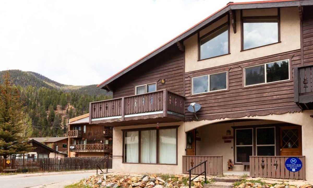 Red River House | The Pinion - In Town - On the River - Washer/Dryer