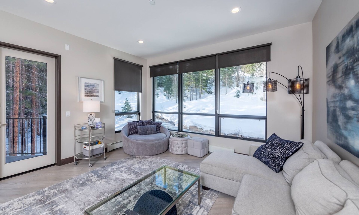 Winter Park Condo | The "Powder Day" of Ski Condos! Ski-in Ski-out, Great Vibe, Chef's Kitchen + EV!