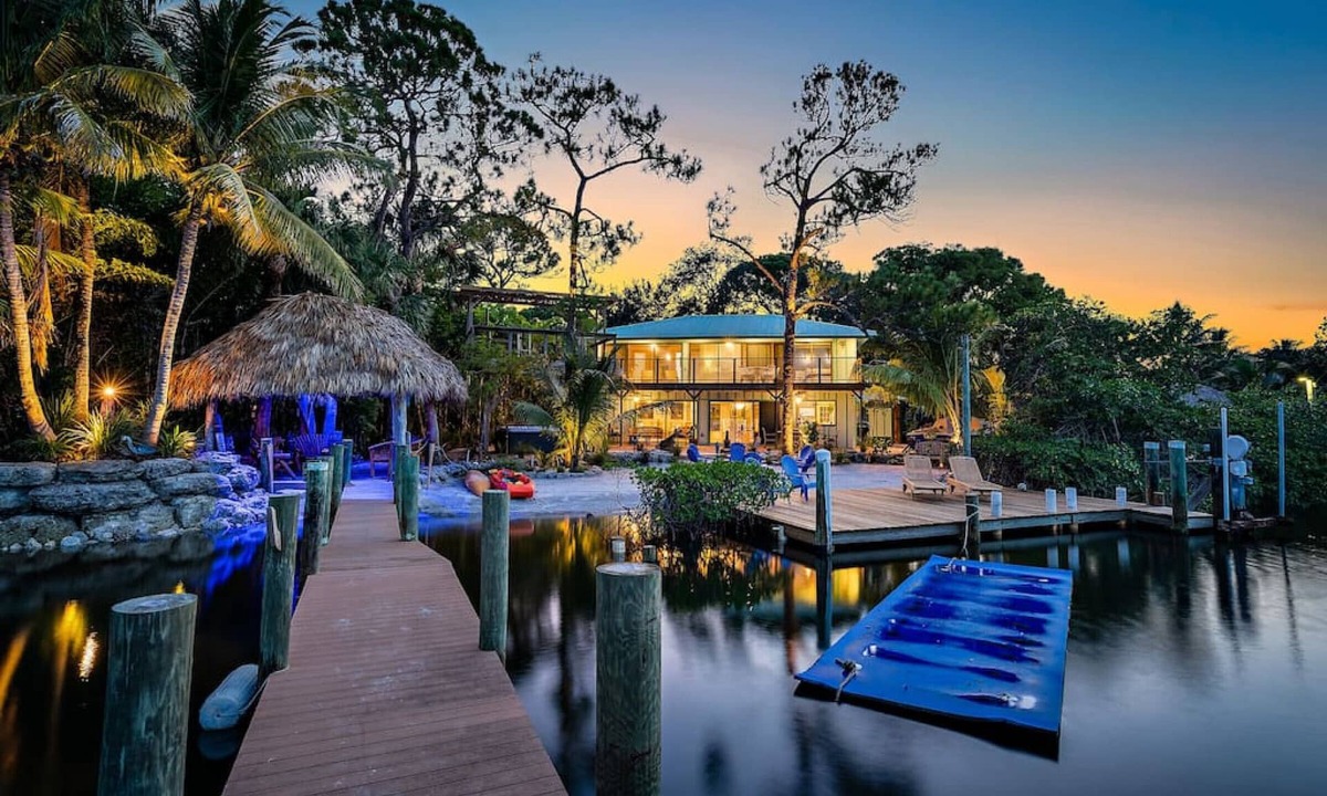 Jupiter House | THE RIVER HOUSE, 21 Foot Boston Whaler Included