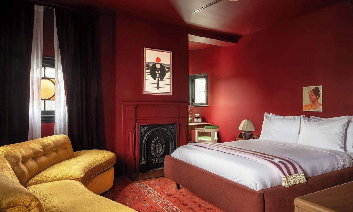 Corey Square Bed & Breakfast | The Turret - Ash Street Inn