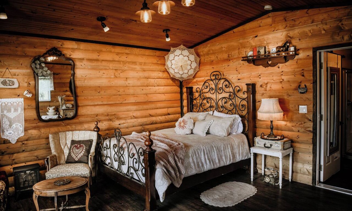 Central Alberta Cabin | The Wildrose Parlour | Old World Escape | Cozy Cabin at Go Hard Ranch