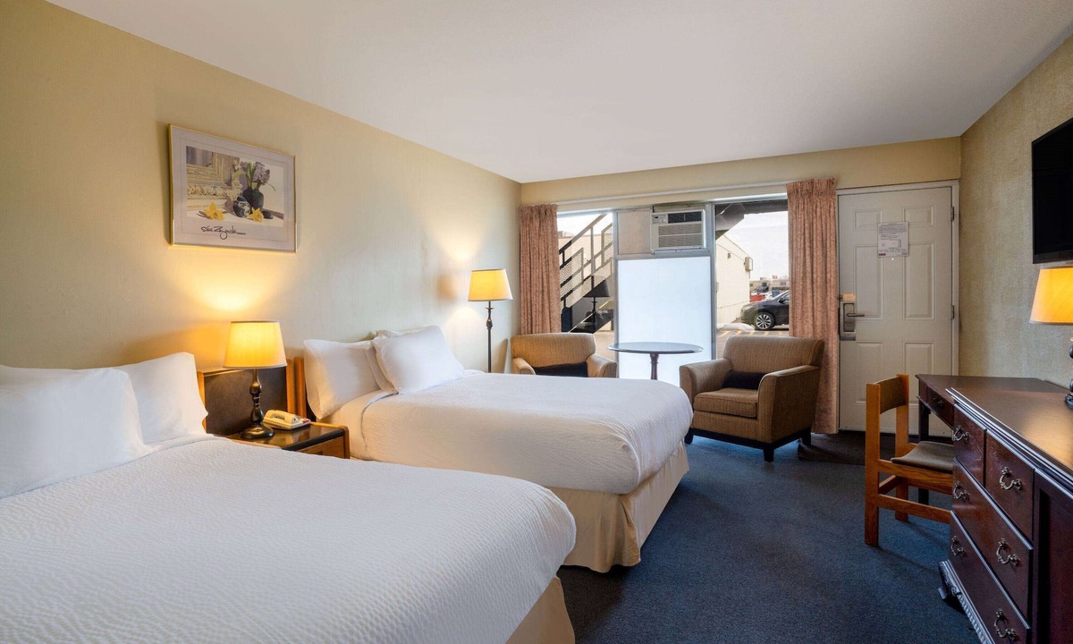 Regina Hotel | Thriftlodge by Wyndham Regina North