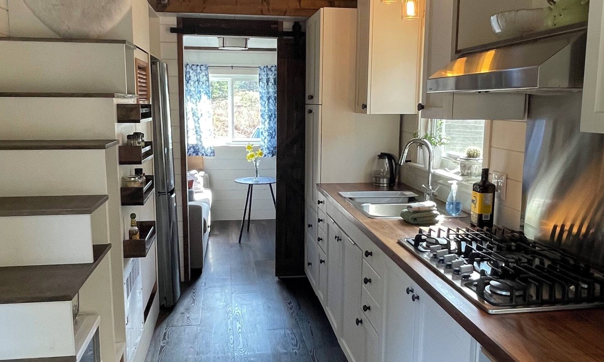Yellow Point Cabin | Tiny home on Nature Sanctuary with access to private lake and hot tub