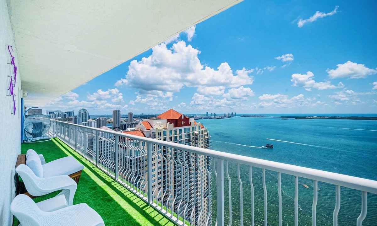 Brickell Condo | Top Floor Front Facing Penthouse Overlooking The Whole of Miami