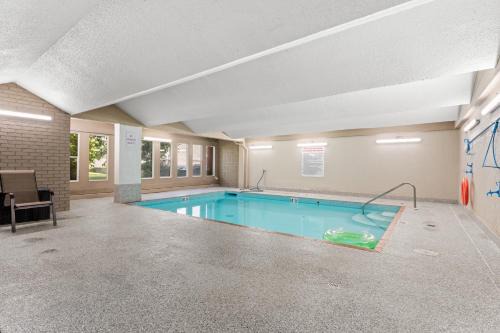 North Central Edmonton Apartment | Tower city view , pool , Gym