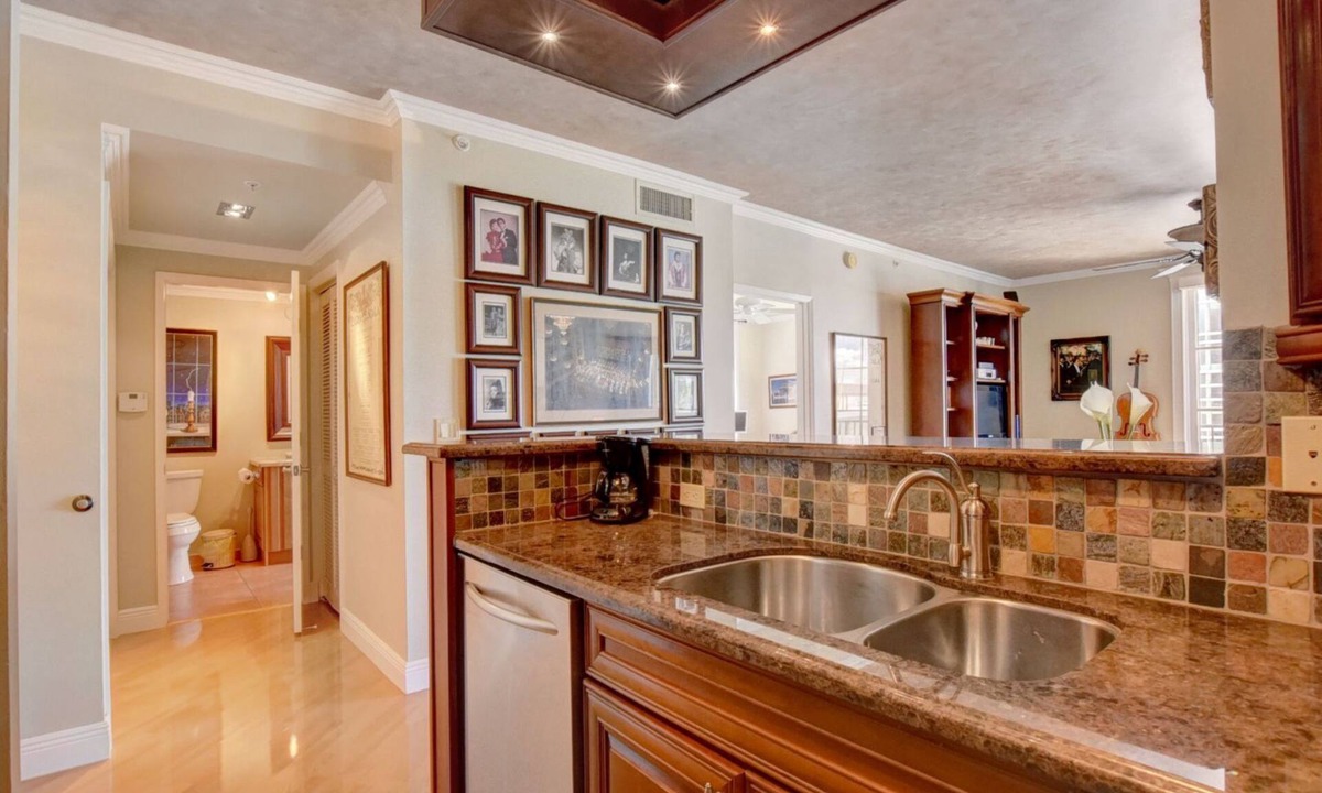 Grandview Heights Condo | Traditional Charm in the Heart of West Palm –2BR w/Garage Parking & Pool Access