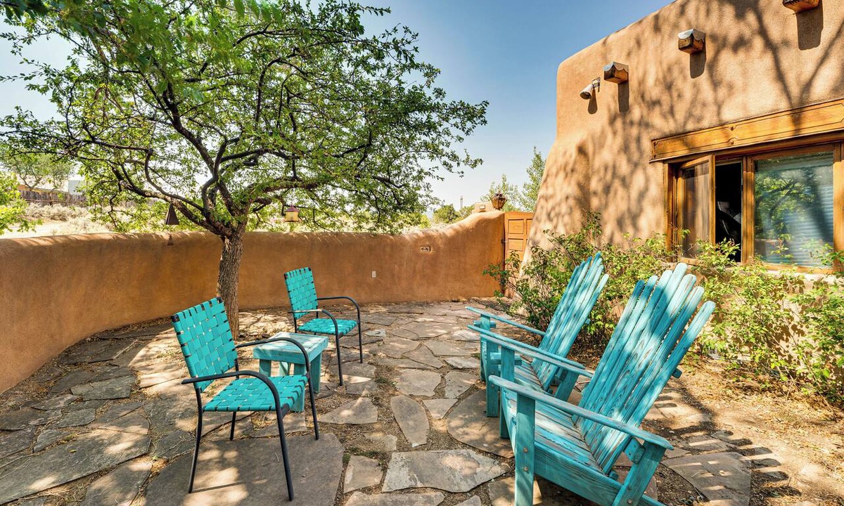 Taos Apartment | Traditional Taos Adobe Casita: Comfortable & Quiet