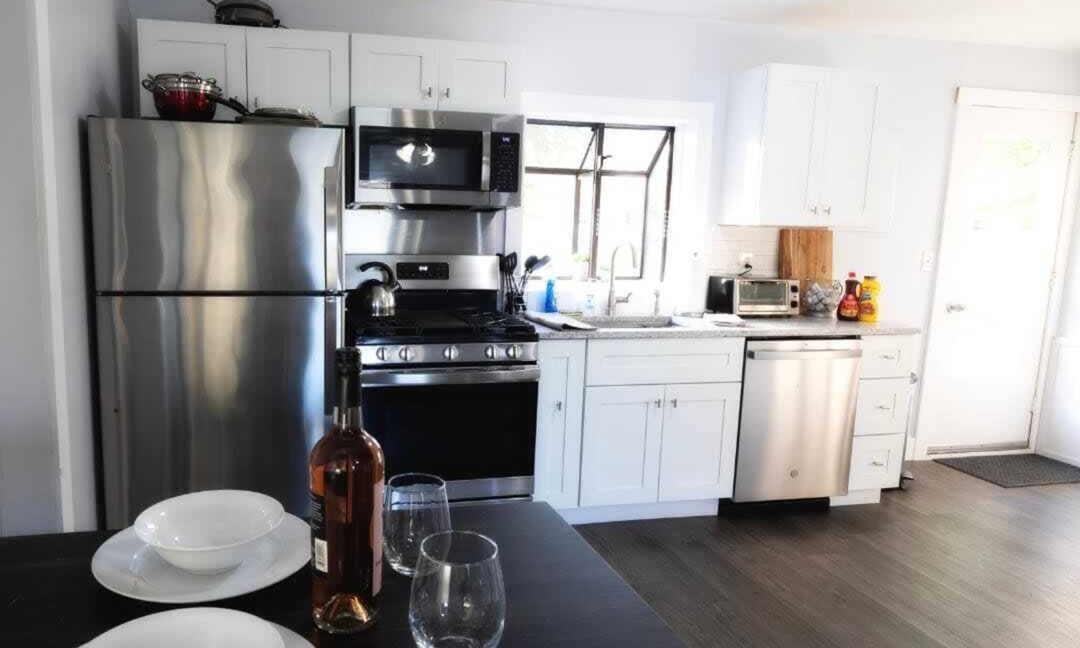 Brunswick House | Tranquil 3-BR home w/yard and Picnic Table