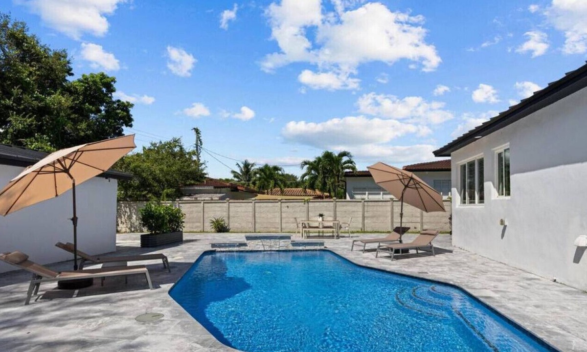 El Portal House | Tranquil 3 BR Oasis in El Portal with Pool and BBQ