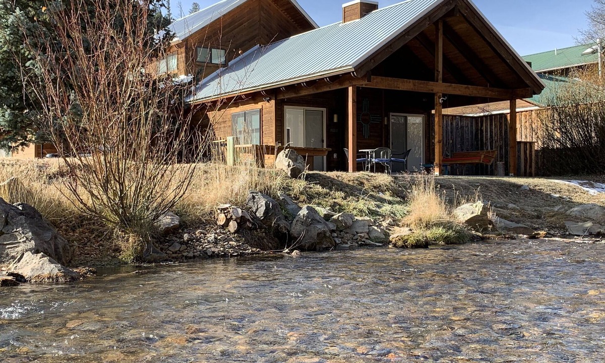 Red River Cabin | Tranquil Little Cabin on the River with High Speed Wifi