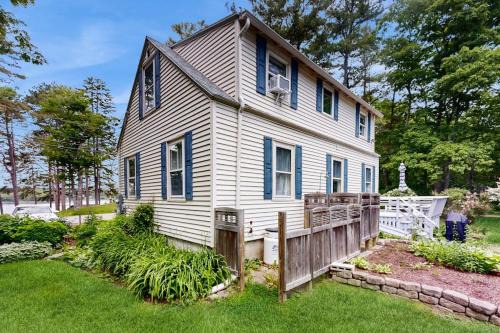 Trevett House | Tranquil Seaside Cottage with Spectacular Views, Wifi & Washer/Dryer