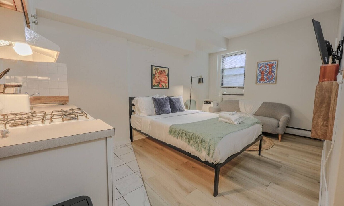 Prudential - St. Botolph Apartment | Tranquil South End Studio