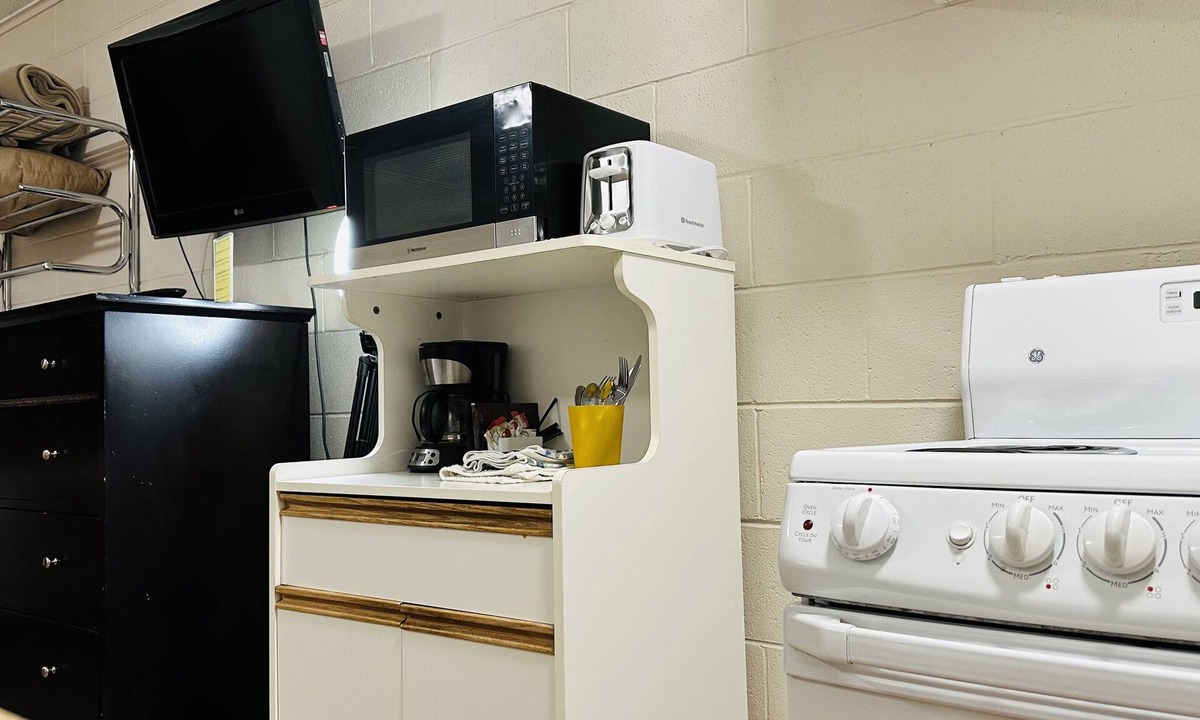 East Kootenay Hotel | Travellers Motel