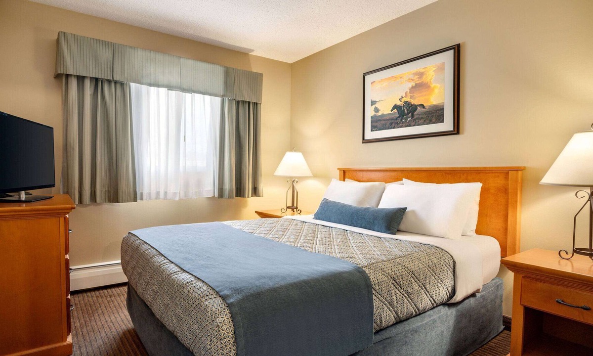 Edson Hotel | Travelodge by Wyndham Edson