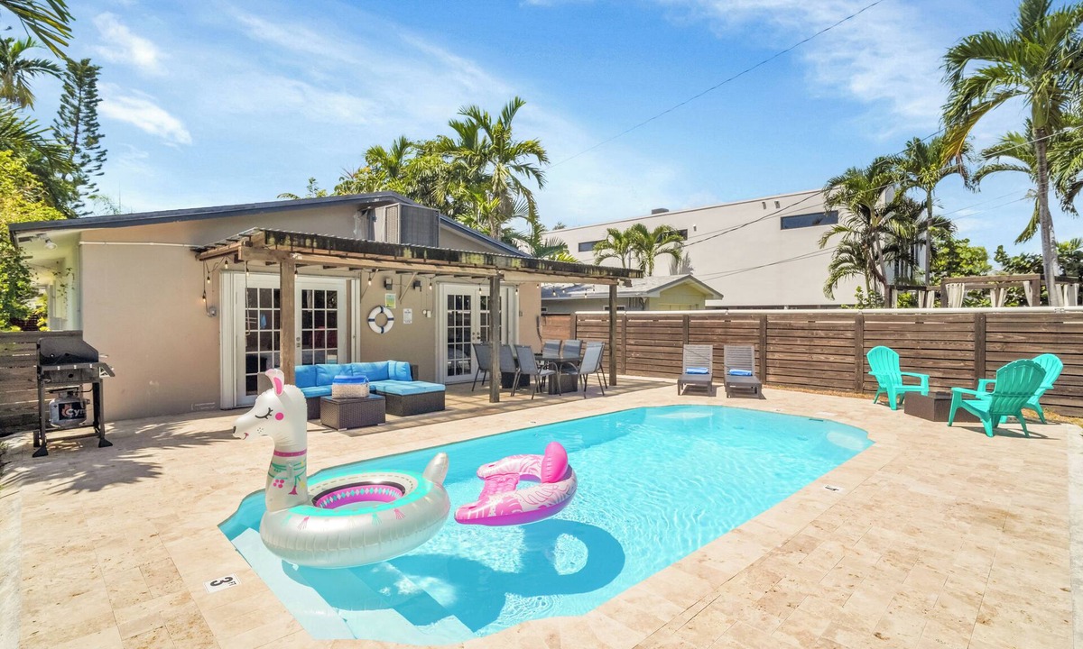 Downtown Hollywood House | Trendy 4 Bedroom House Minutes from the Beach
