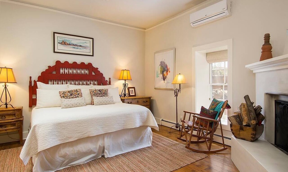 Historic Eastside Condo | Tres Puertas