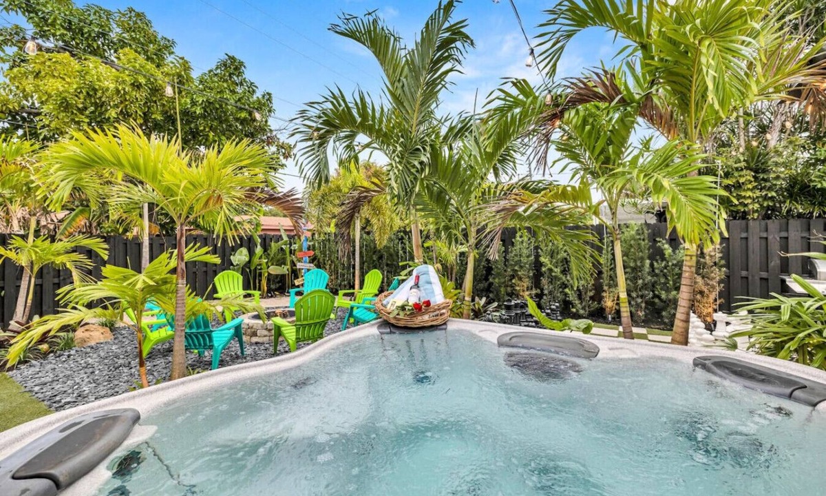 Plantation House | Tropical Bliss 15 Min to Beach