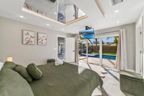West Palm Beach Villa | Tropical Luxury Paradise - Fully Renovated in WPB