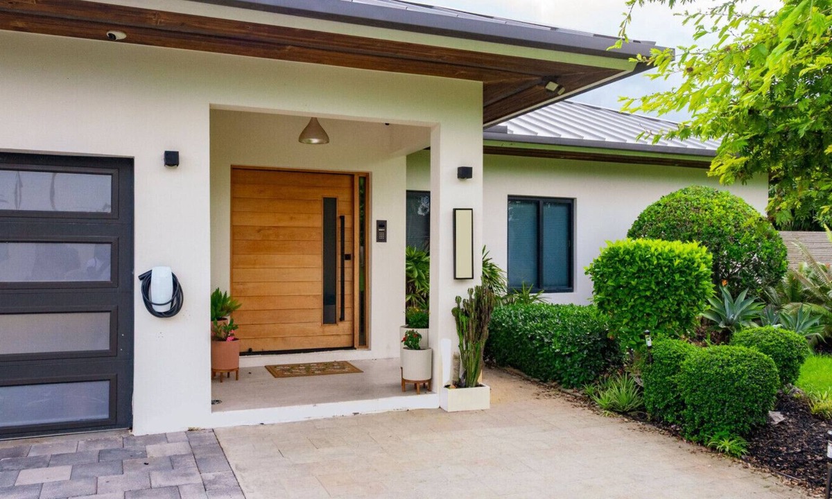 Southwest Ranches House | Tropical Oasis with Pool, Spa & Guest House
