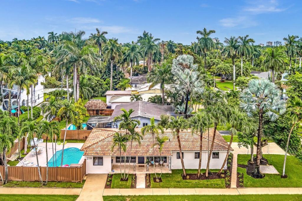 Downtown Hollywood House | Tropical Oasis With heated pool 10 mins airport & 5 mins Beach