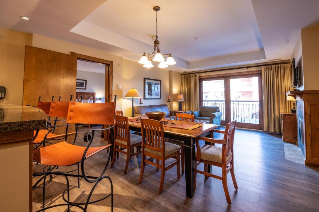 Mount Crested Butte Apartment | Two Bedroom Condo with a Balcony in Mountaineer Square condo